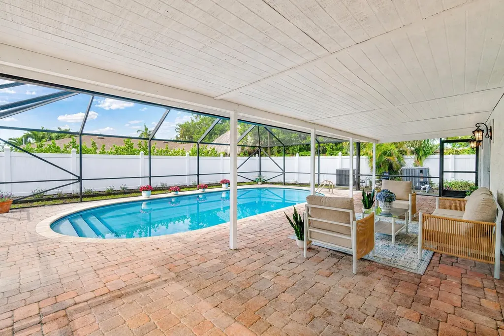 718 SW 27th Place Boynton Beach FL 33435