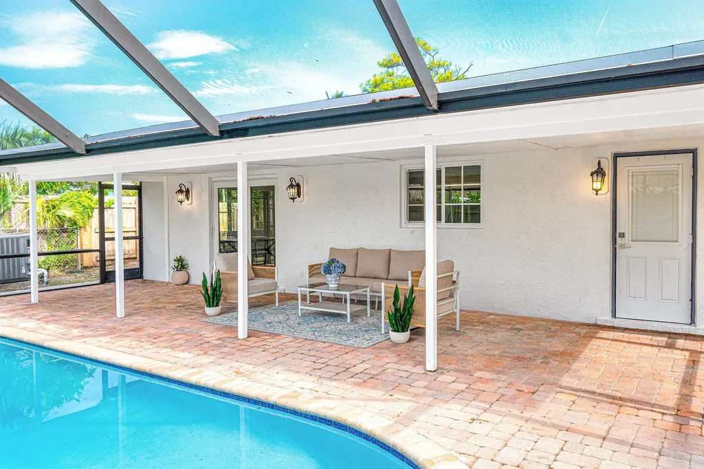 718 SW 27th Place Boynton Beach FL 33435