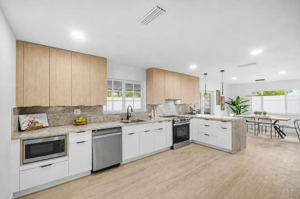 718 SW 27th Place Boynton Beach FL 33435