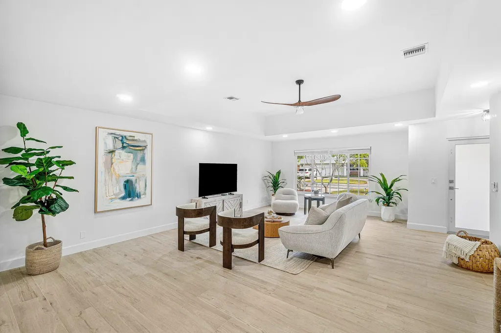 718 SW 27th Place Boynton Beach FL 33435