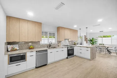 718 SW 27th Place Boynton Beach FL 33435