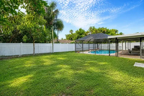 718 SW 27th Place Boynton Beach FL 33435