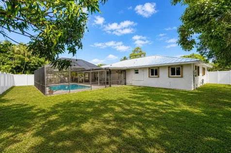 718 SW 27th Place Boynton Beach FL 33435
