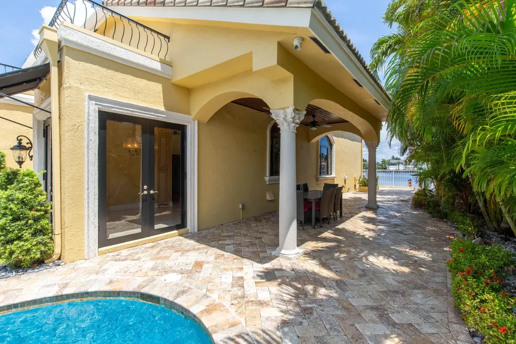 529 Pelican Way Delray Beach FL 33483