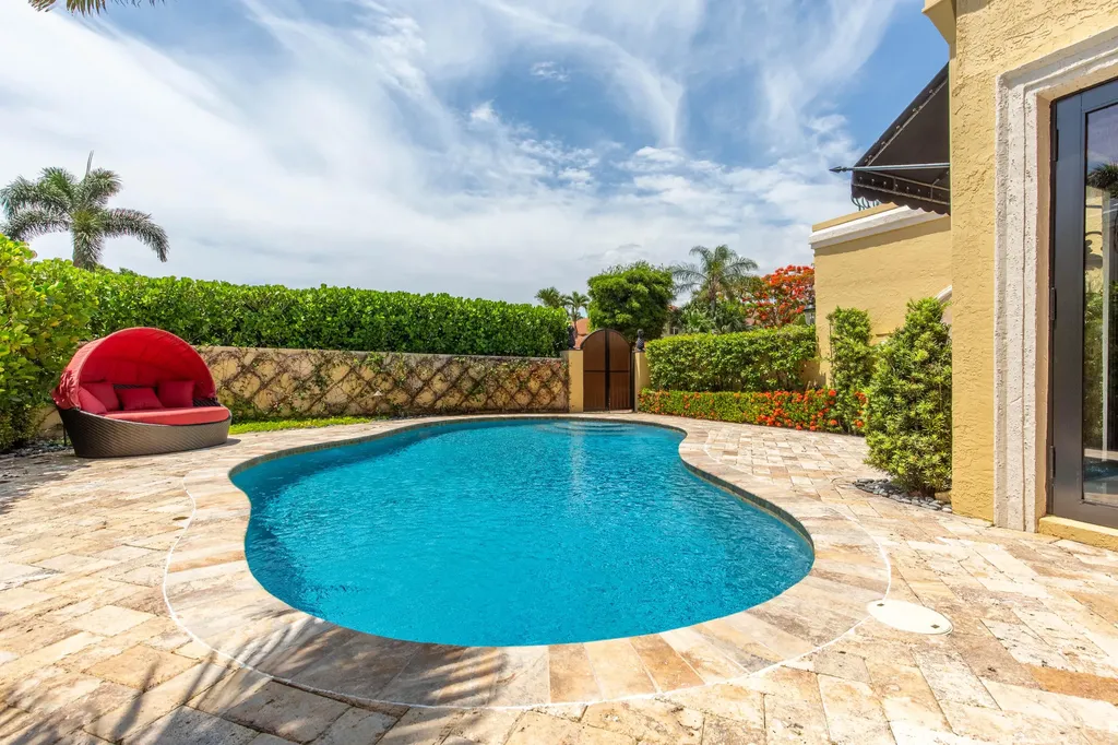 529 Pelican Way Delray Beach FL 33483