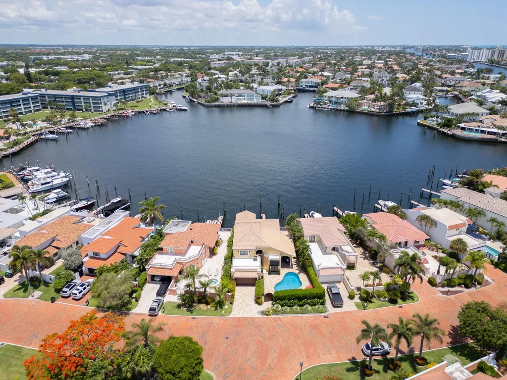 529 Pelican Way Delray Beach FL 33483