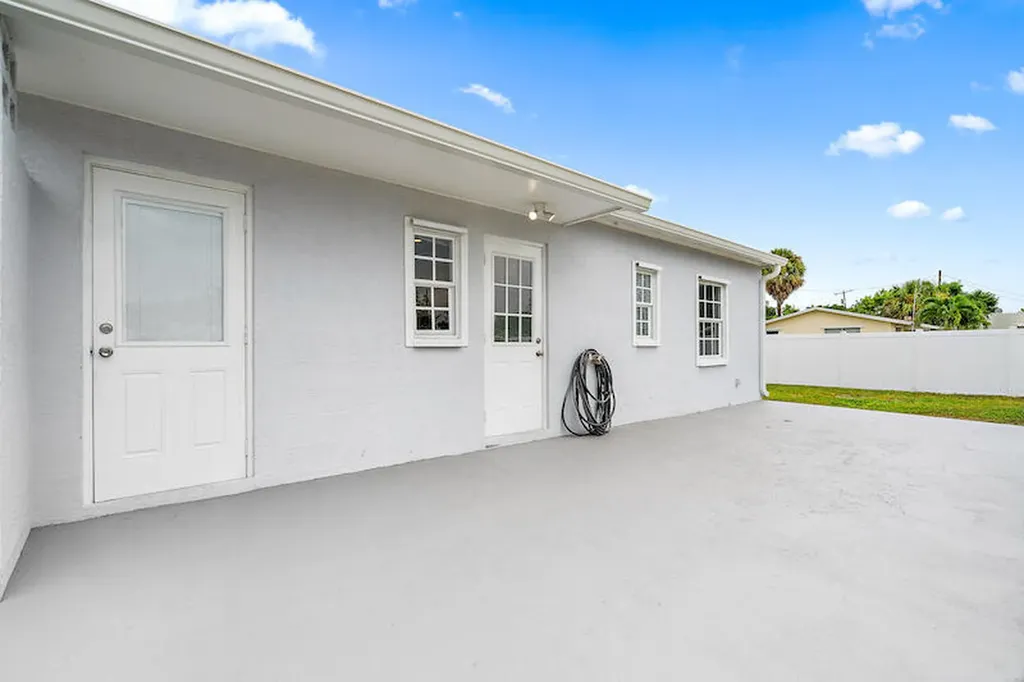 4615 Garden Avenue West Palm Beach FL 33405