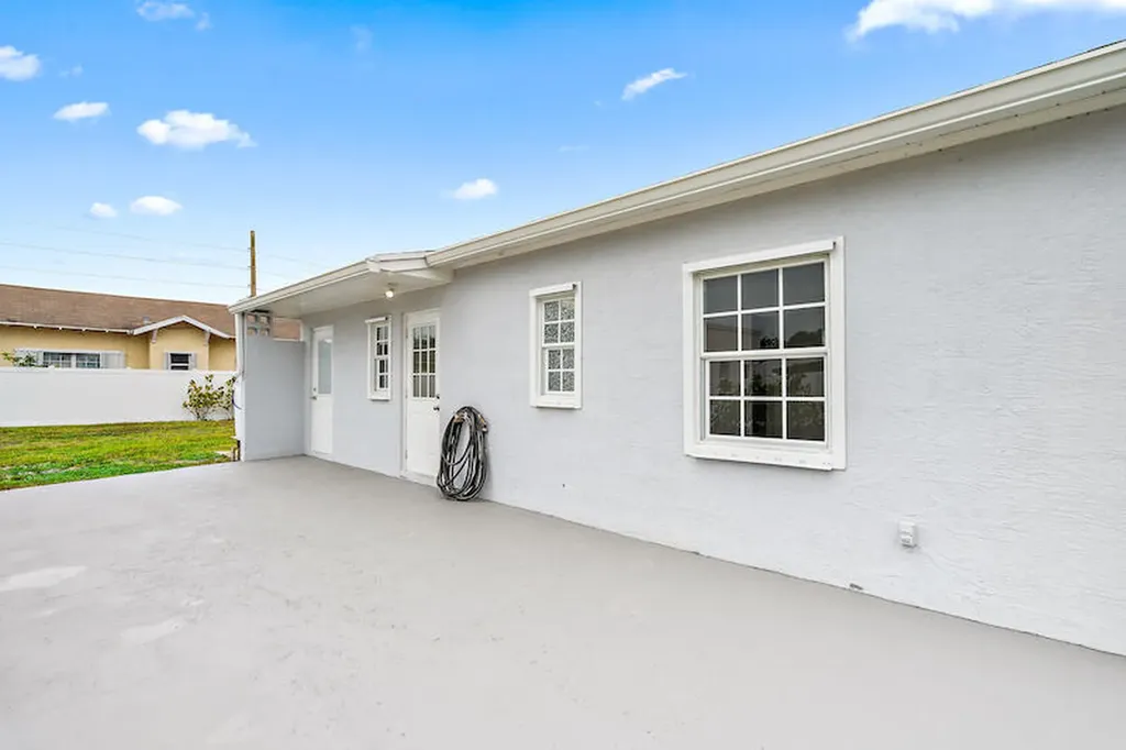 4615 Garden Avenue West Palm Beach FL 33405
