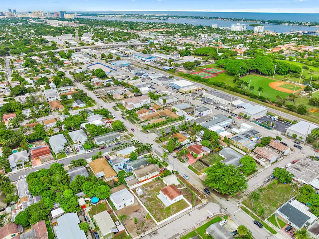 4615 Garden Avenue West Palm Beach FL 33405
