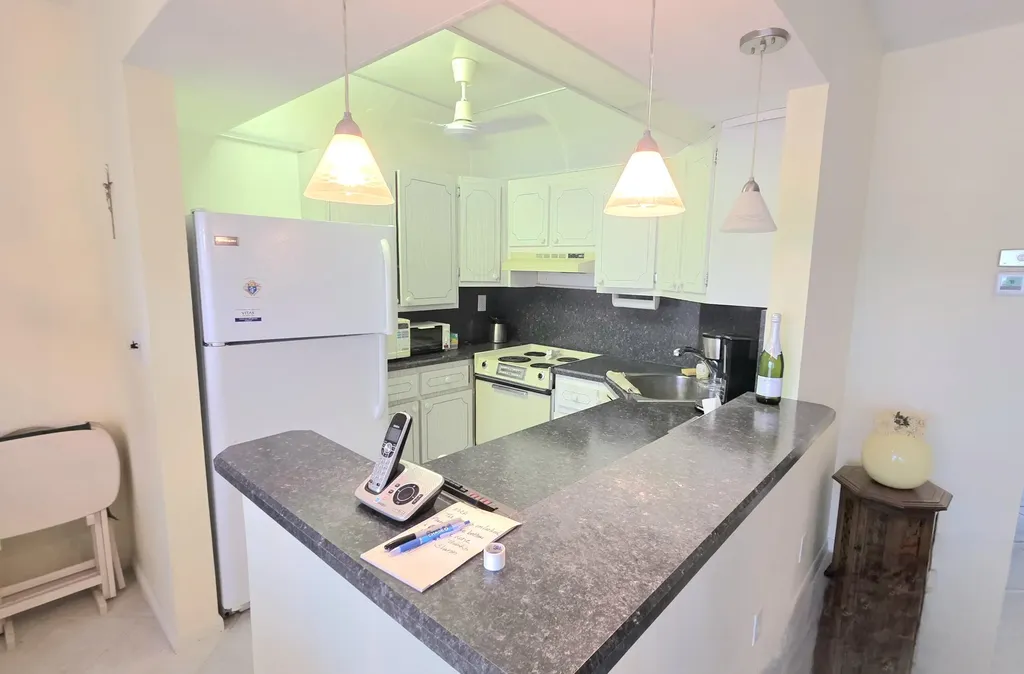3200 NE 7th Court Pompano Beach FL 33062