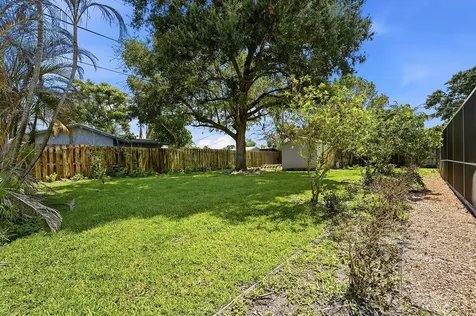 1095 NE Tuxedo Terrace Jensen Beach FL 34957