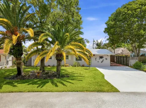1095 NE Tuxedo Terrace Jensen Beach FL 34957