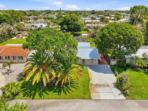 1095 NE Tuxedo Terrace Jensen Beach FL 34957