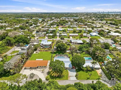 1095 NE Tuxedo Terrace Jensen Beach FL 34957