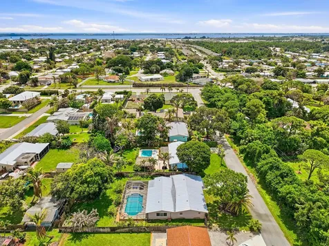 1095 NE Tuxedo Terrace Jensen Beach FL 34957