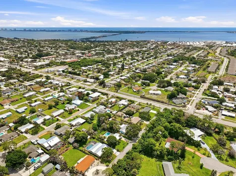 1095 NE Tuxedo Terrace Jensen Beach FL 34957
