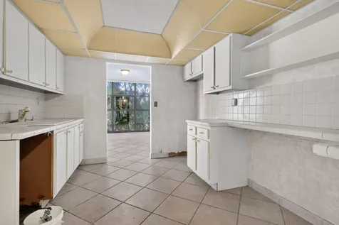 600 Parkview Drive Hallandale Beach FL 33009