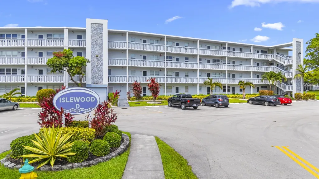 1005 Islewood D Deerfield Beach FL 33442