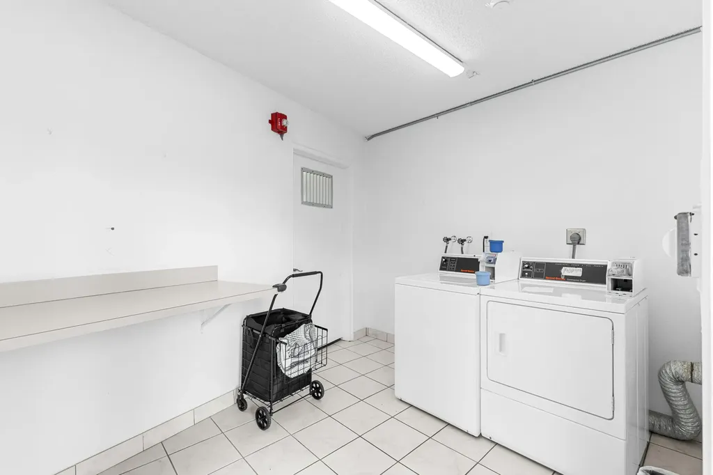 1005 Islewood D Deerfield Beach FL 33442