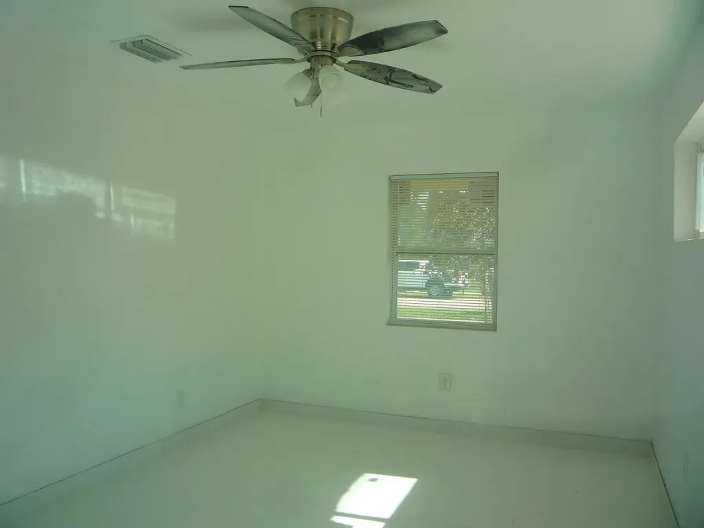 2162 NW 28th Street Oakland Park FL 33311