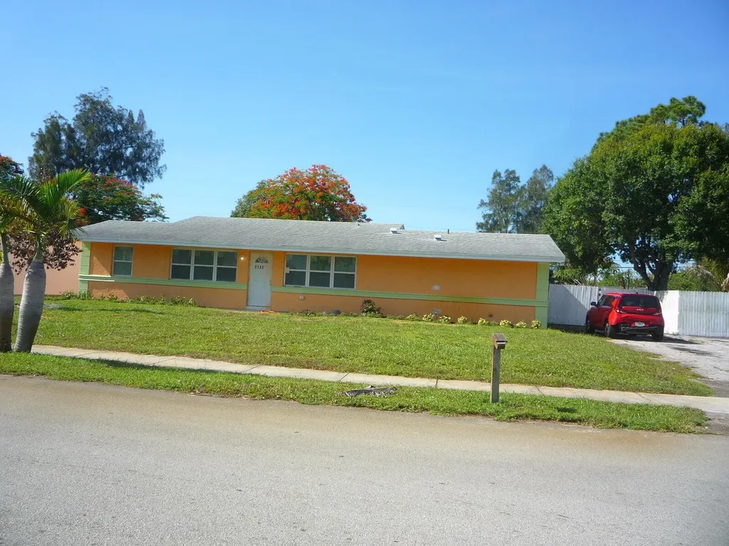 2162 NW 28th Street Oakland Park FL 33311