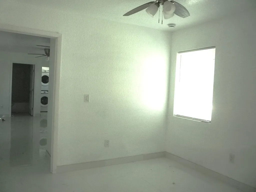 2162 NW 28th Street Oakland Park FL 33311