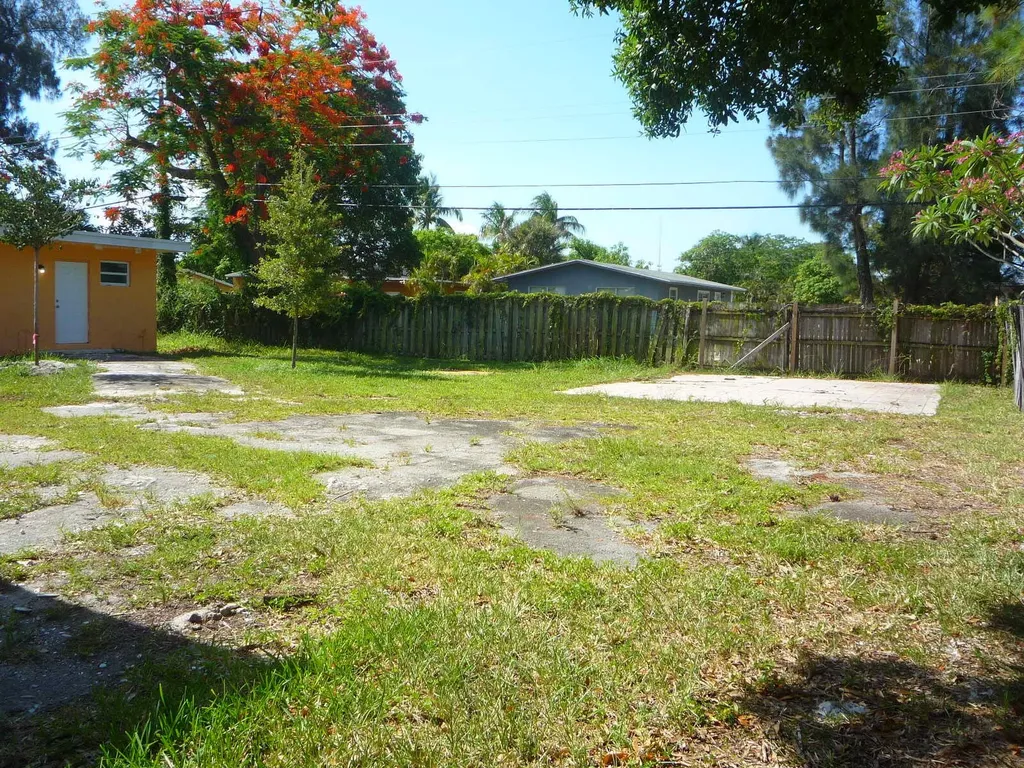 2162 NW 28th Street Oakland Park FL 33311