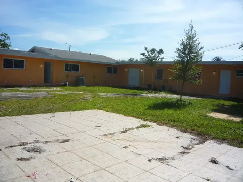 2162 NW 28th Street Oakland Park FL 33311