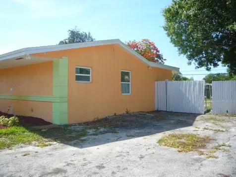2162 NW 28th Street Oakland Park FL 33311