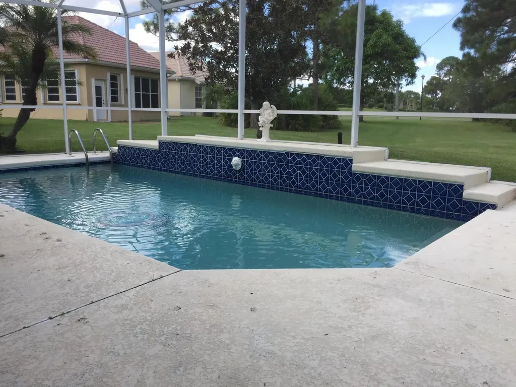 557 SW New Castle Cove Port St Lucie FL 34986