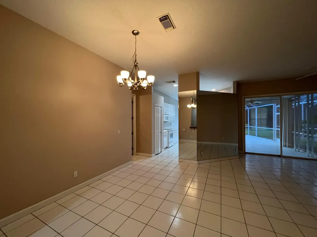 557 SW New Castle Cove Port St Lucie FL 34986