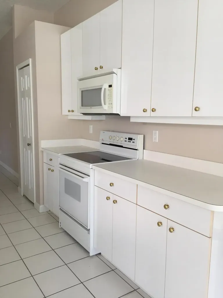 557 SW New Castle Cove Port St Lucie FL 34986