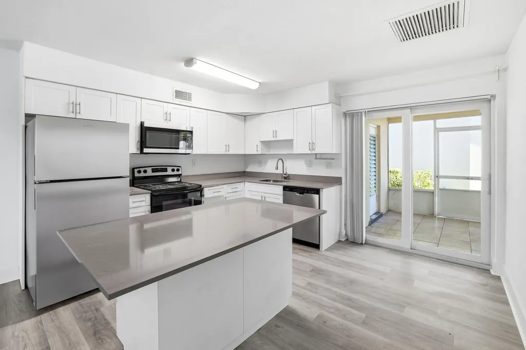1880 SE 3rd Street Pompano Beach FL 33060
