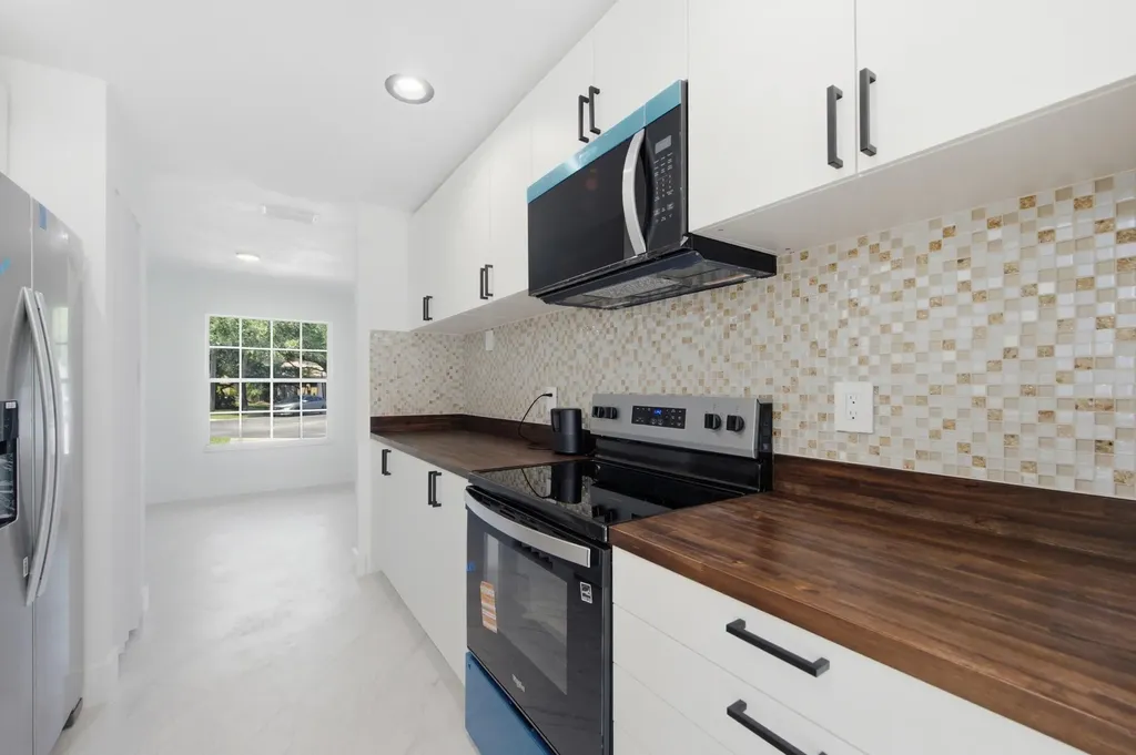2824 NW 99th Terrace Sunrise FL 33322