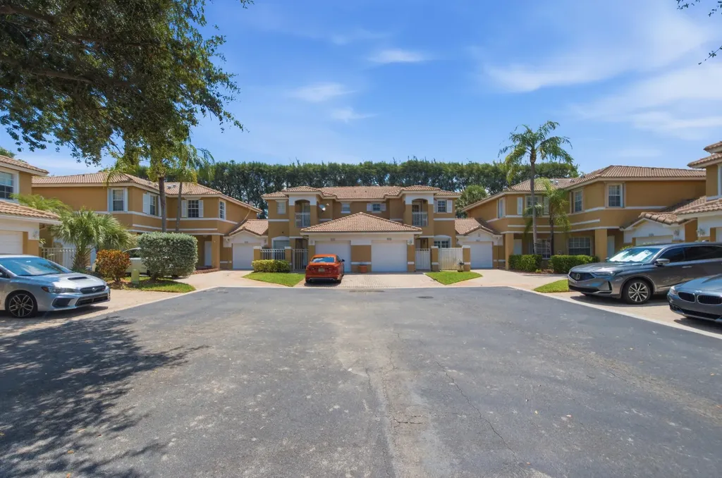 2824 NW 99th Terrace Sunrise FL 33322