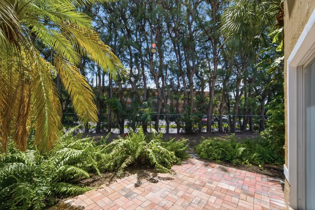 2824 NW 99th Terrace Sunrise FL 33322