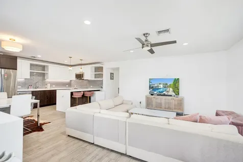 2050 NE 39th Street Fort Lauderdale FL 33308