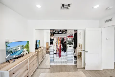 2050 NE 39th Street Fort Lauderdale FL 33308