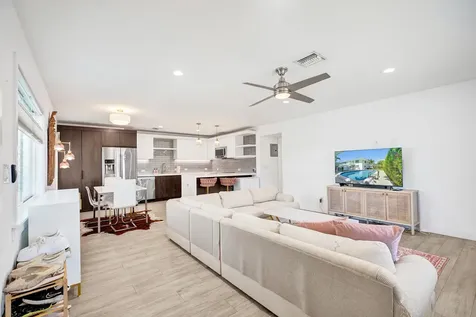 2050 NE 39th Street Fort Lauderdale FL 33308