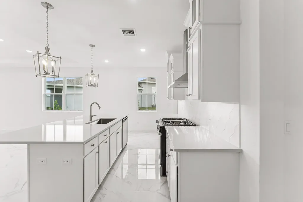 10059 NW Dreamweaver Road Port St Lucie FL 34987