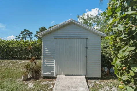 1252 SE Madison Avenue Stuart FL 34996