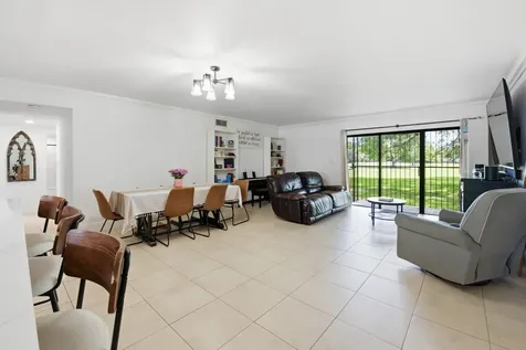 371 W Park Drive Miami FL 33172