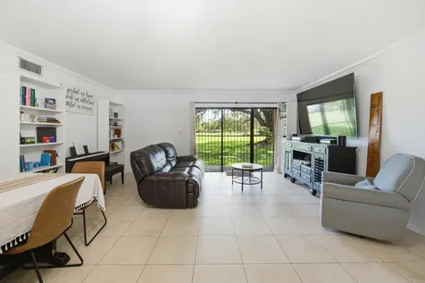 371 W Park Drive Miami FL 33172