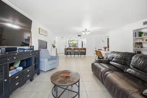 371 W Park Drive Miami FL 33172