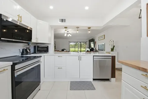 371 W Park Drive Miami FL 33172