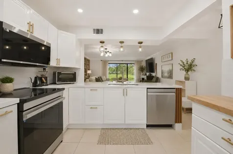 371 W Park Drive Miami FL 33172