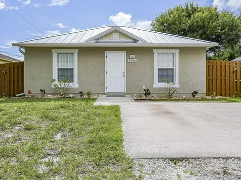 1456 25th Court SW Vero Beach FL 32962