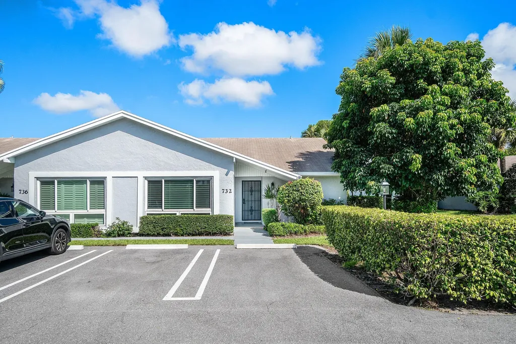 732 Lago Road Delray Beach FL 33445