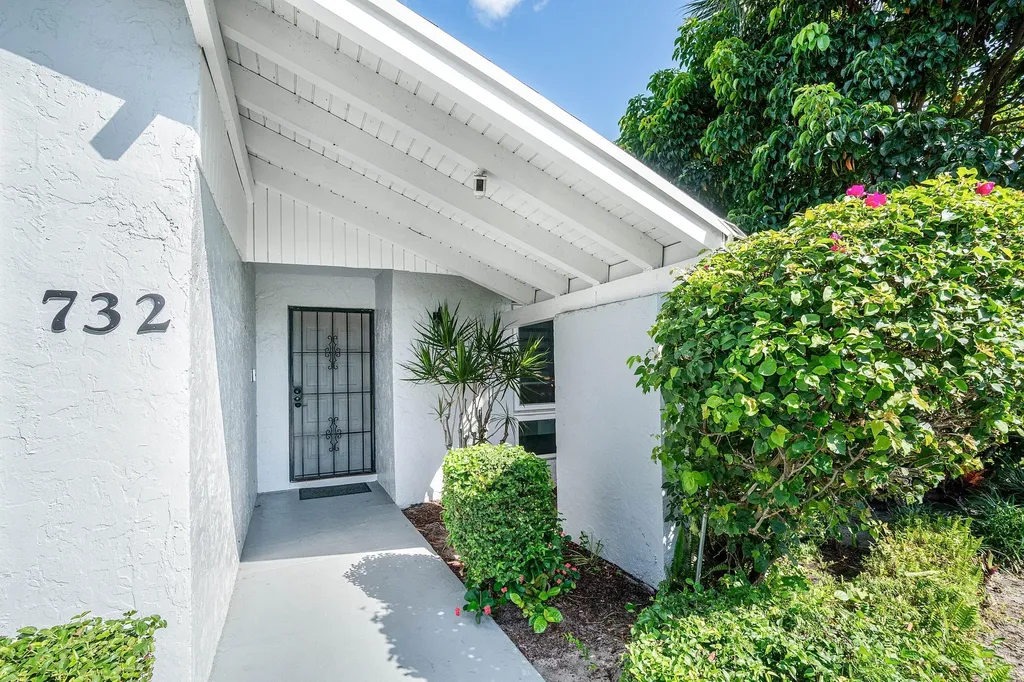 732 Lago Road Delray Beach FL 33445