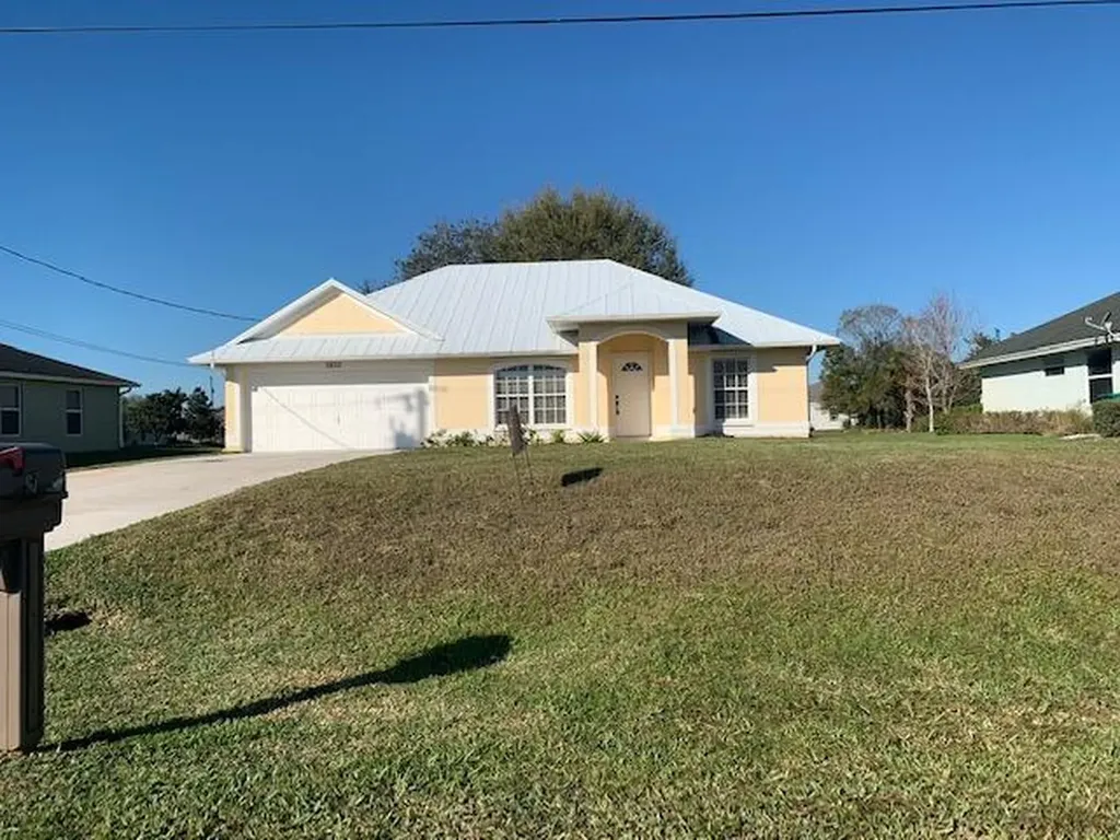 3832 SW Hale Street Port St Lucie FL 34953